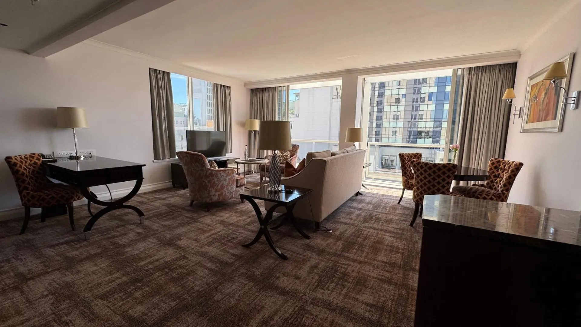 Luxury Residence At Taj Cape Town - Top Corner Apartment With Balcony - Newly Renovated
