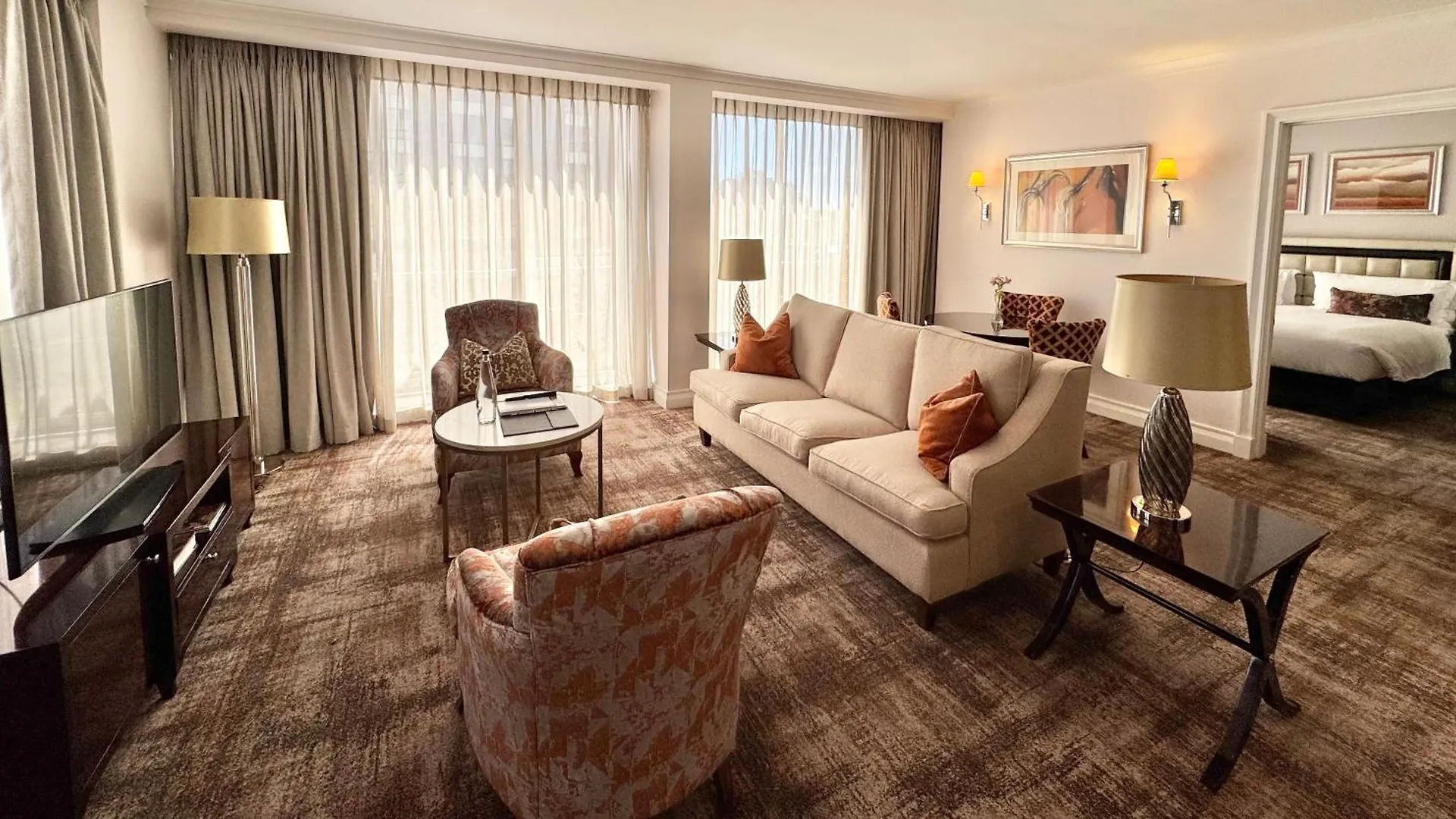 Luxury Residence At Taj Cape Town - Top Corner Apartment With Balcony - Newly Renovated