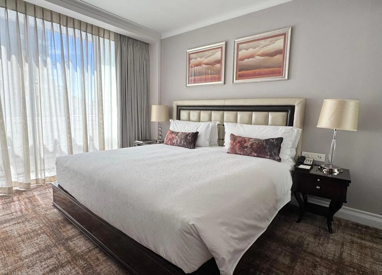 Luxury Residence At Taj Cape Town - Top Corner Apartment With Balcony - Newly Renovated