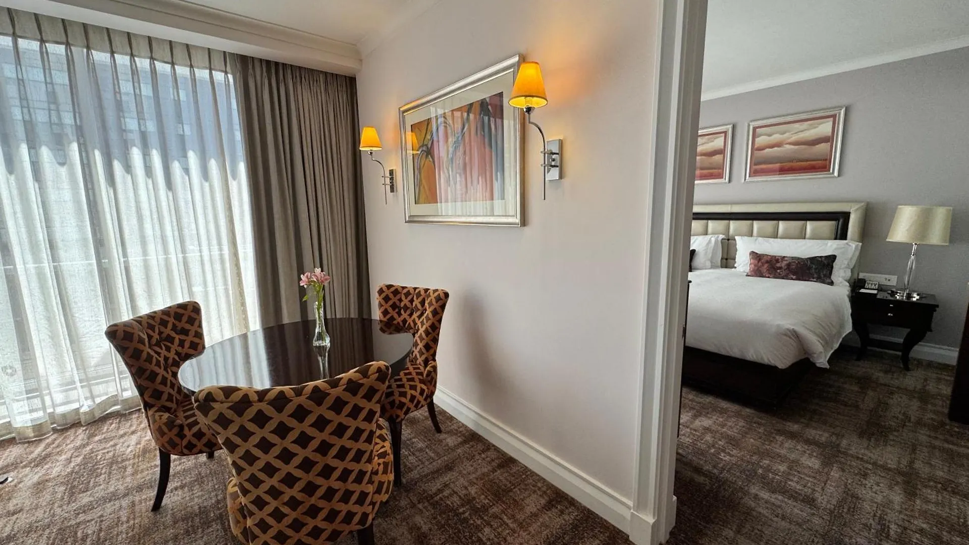 Luxury Residence At Taj Cape Town - Top Corner Apartment With Balcony - Newly Renovated