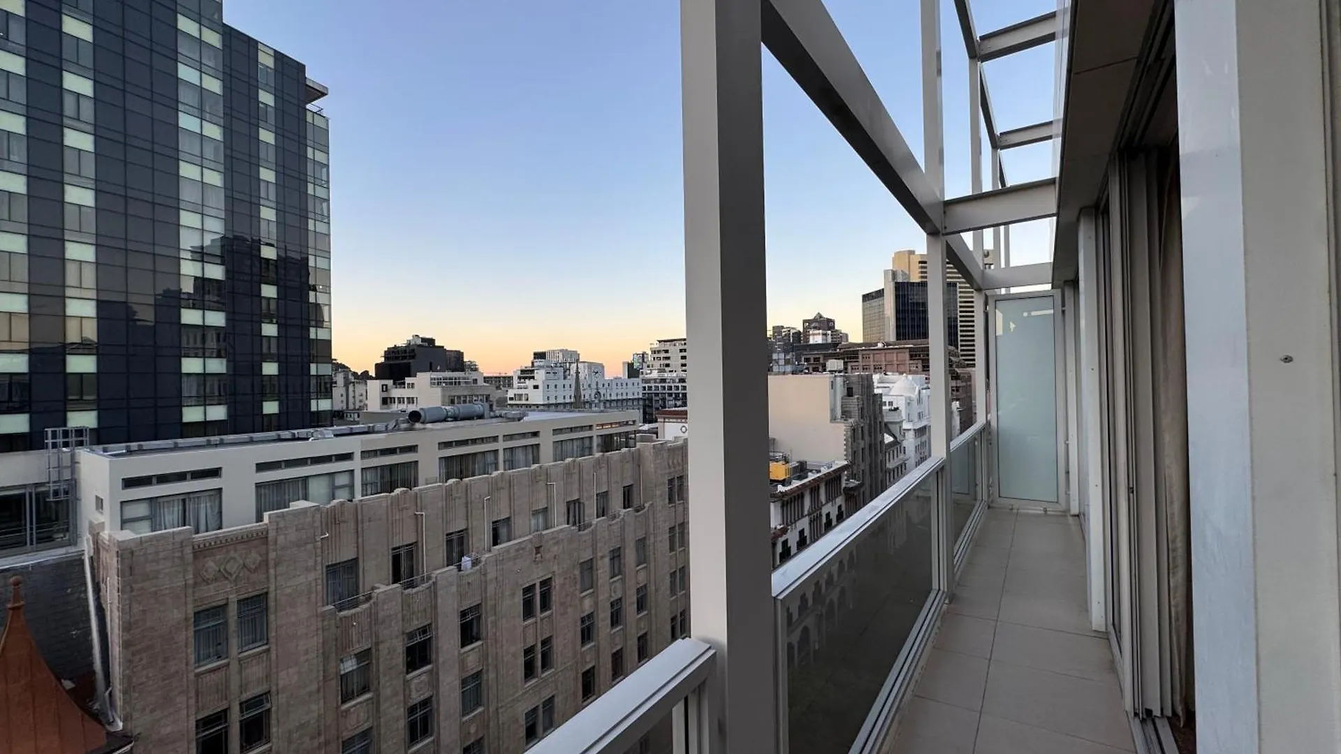 Luxury Residence At Taj Cape Town - Top Corner Apartment With Balcony - Newly Renovated South Africa